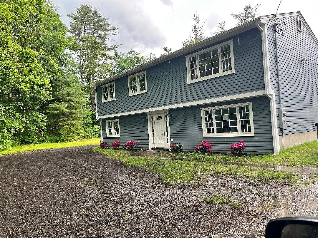 Newburyport area. Lovely West Newbury, beautiful 4 bdrm 2 bath home for rent — Photo 1