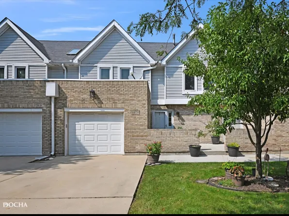 9404 Lindsay St, Orland Hills, IL 60487