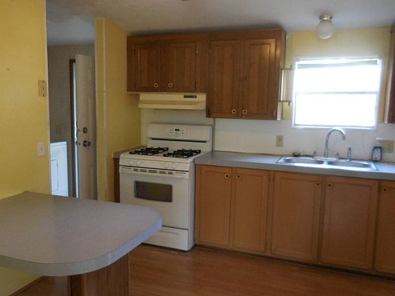 3rd image of 400 SE Seth Nettles Dr