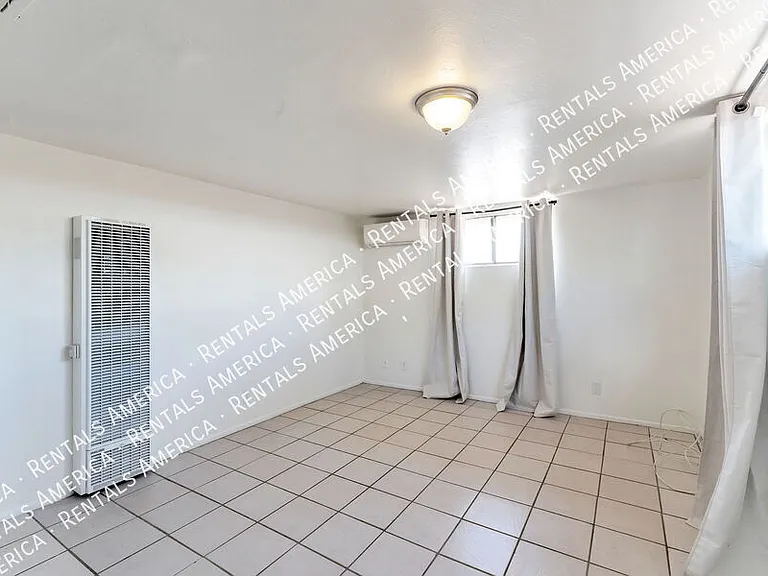 1830 E 8th St #2 — Photo 6