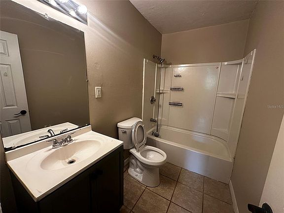 5th image of 612 SE 32nd Ave