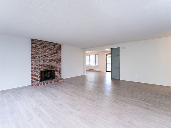 4th image of 14525 NE 6th Pl Unit 1
