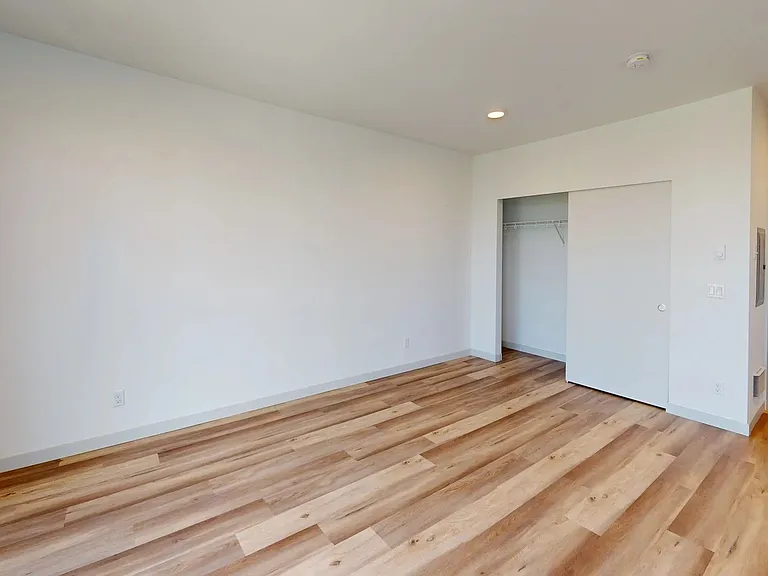 Felix Flats — Photo 22