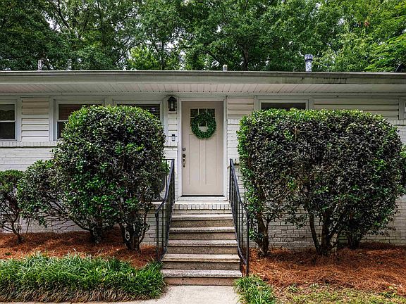 4th image of 660 Bourbon Cir