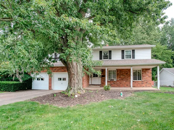 6869 Chadbourne Dr, North Olmsted, OH 44070