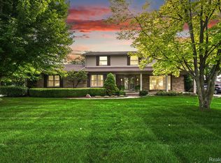958 Langley Rd, Rochester Hills, MI 48309