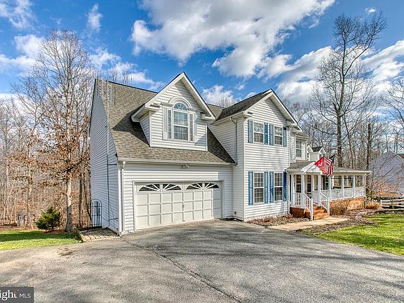 Additional parking with 2 car garage