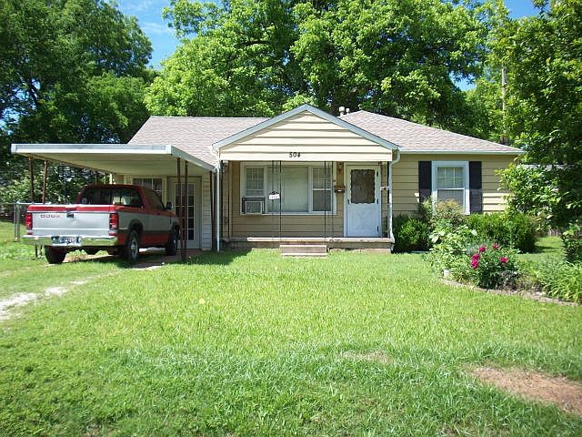 1st image of 504 E Chickasaw St