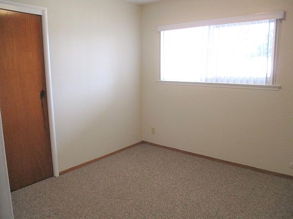 4th image of 339 Walnut Ave APT 10