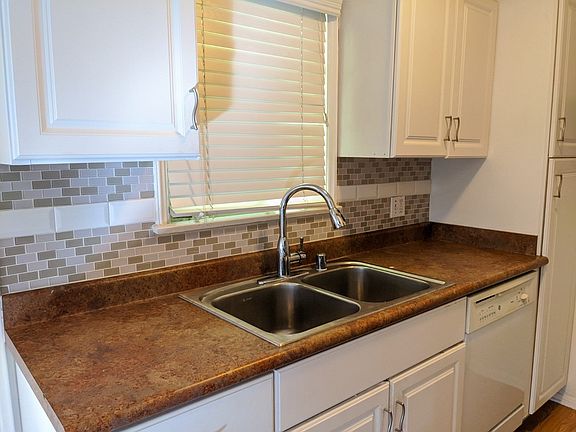 5th image of 922 1/2 Hilldale Ave