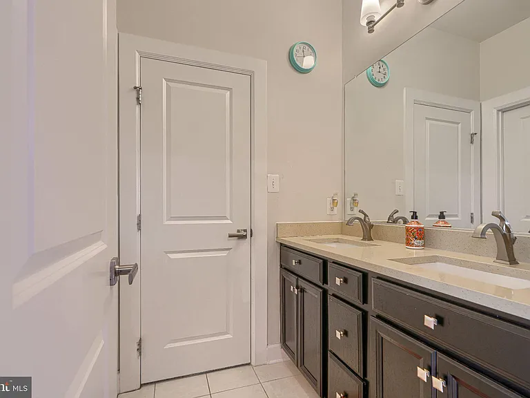 7142 Starmount Way — Photo 44