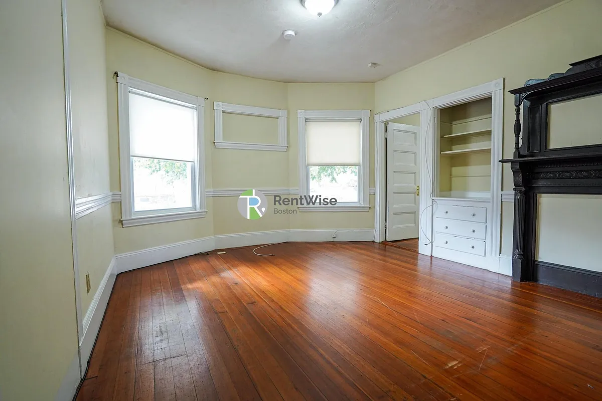 Building Photo - 87 Gardena St