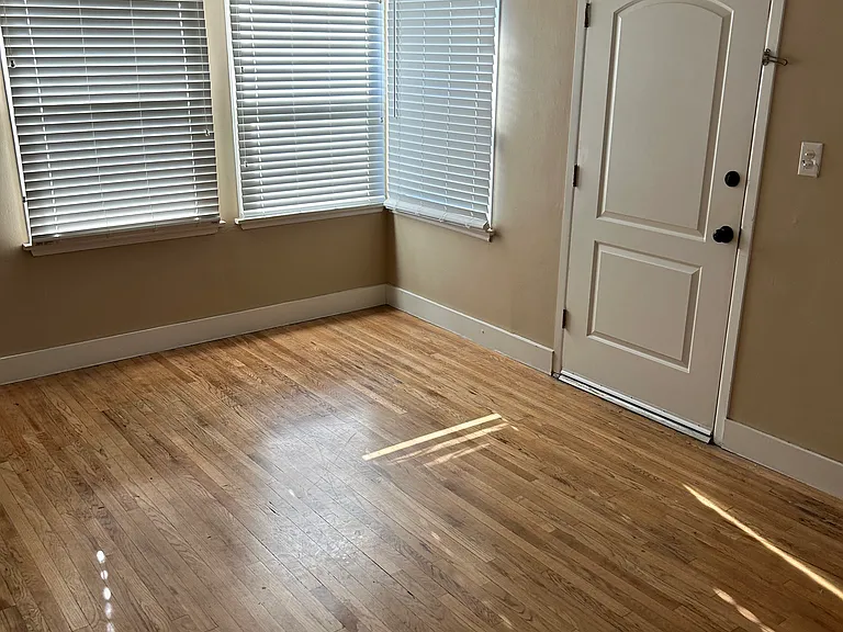 2236 Euclid Ave — Photo 6