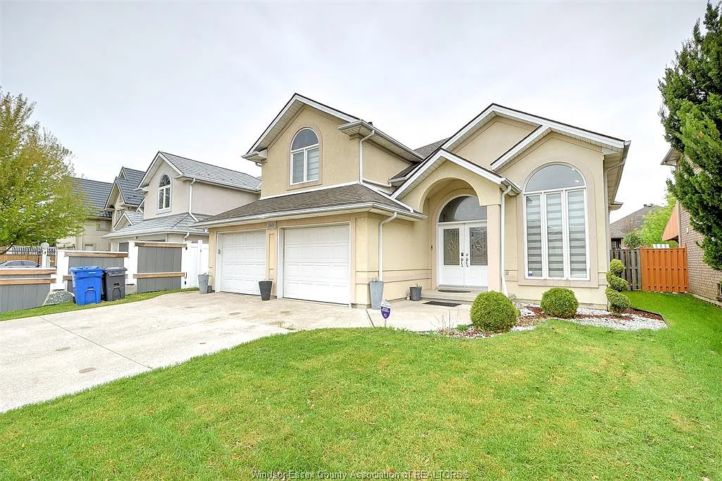 4 bed, $3,200 — Photo 2