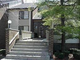 1st image of 104 Knoll Ct E