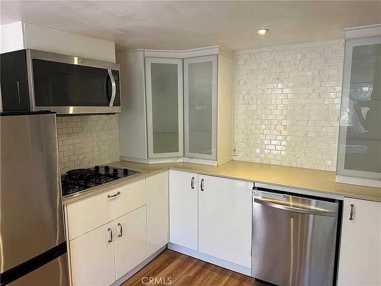 10338 Eastborne Ave — Photo 9