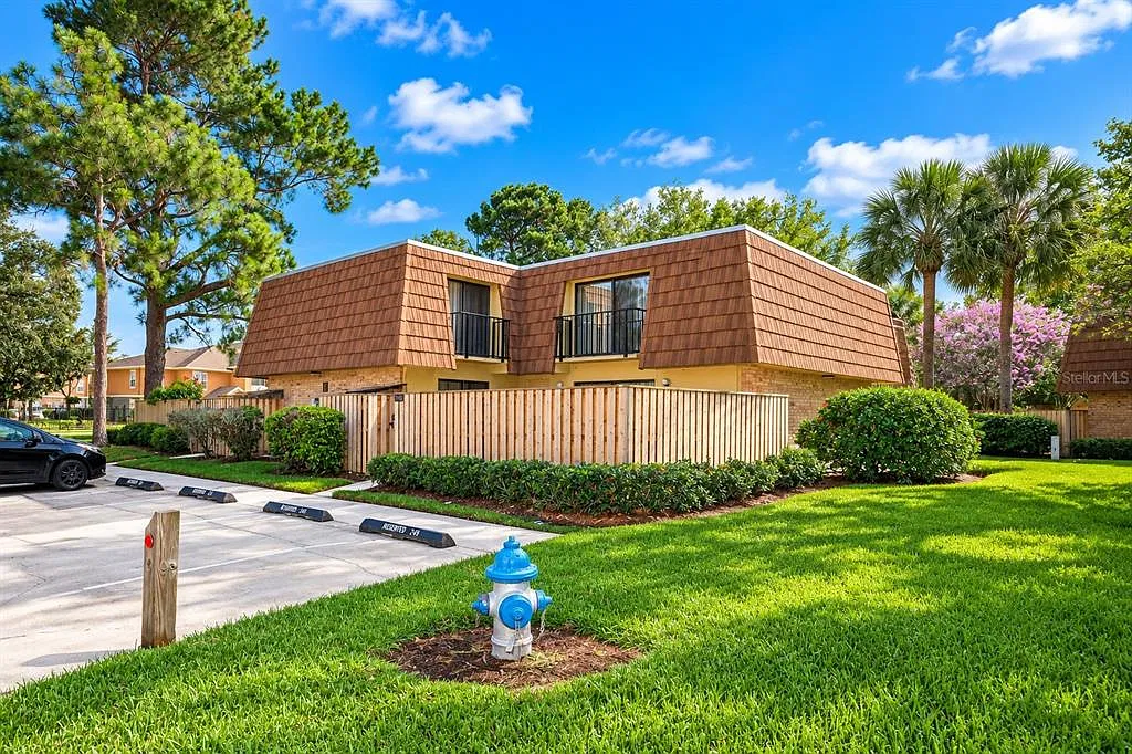 2 bed, 2.5 bath, 1285 sqft, $1,950 — Photo 3