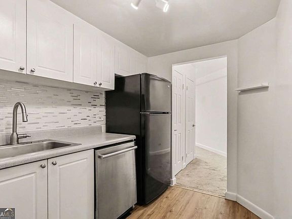 4th image of 1501 Clairmont Rd APT 827
