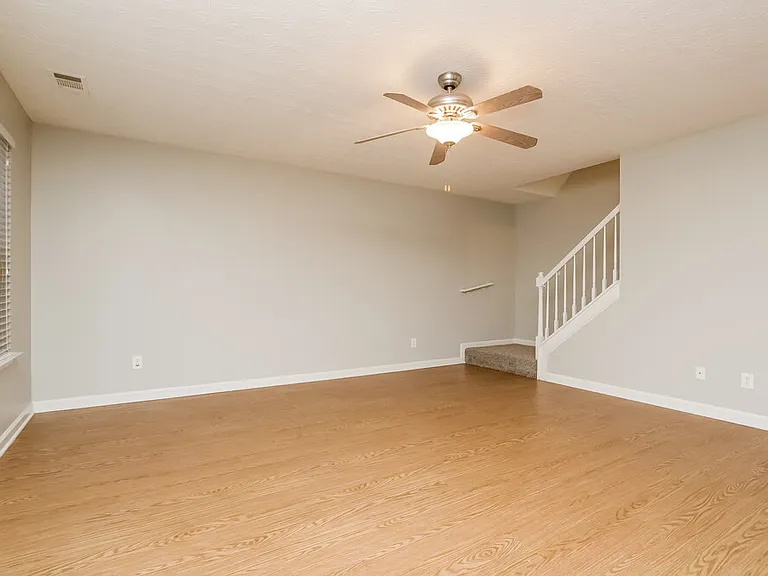 340 Meadows Ln — Photo 5