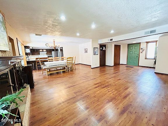3rd image of 3104 Beachcomber Dr
