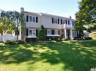 377 Charles St, East Williston, NY 11596