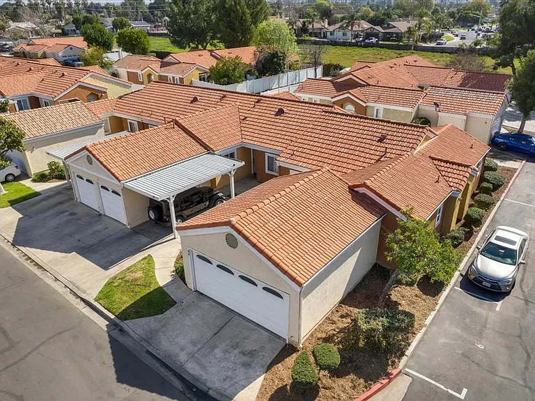 Concord Villas Patio Homes - Riverside, CA — Photo 8
