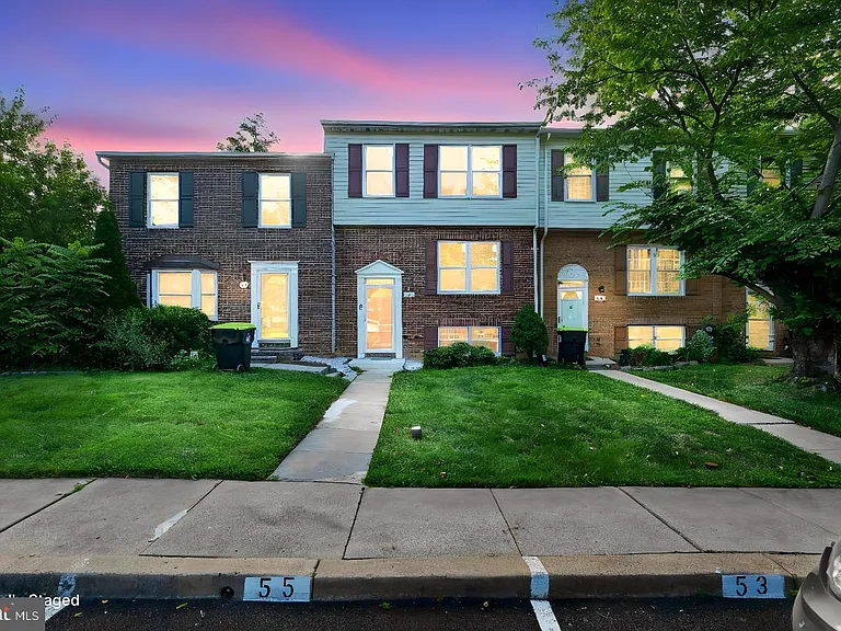 55 Oak Crest Ct — Photo 1