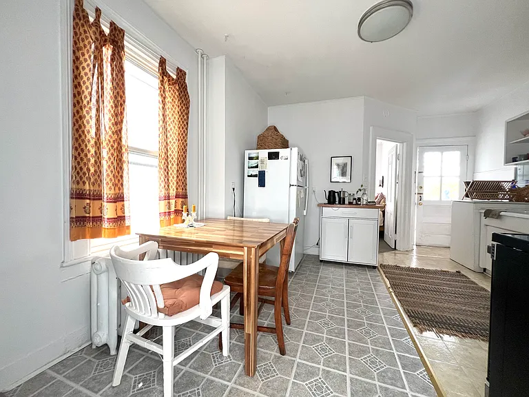 741 Warren St #1 — Photo 3