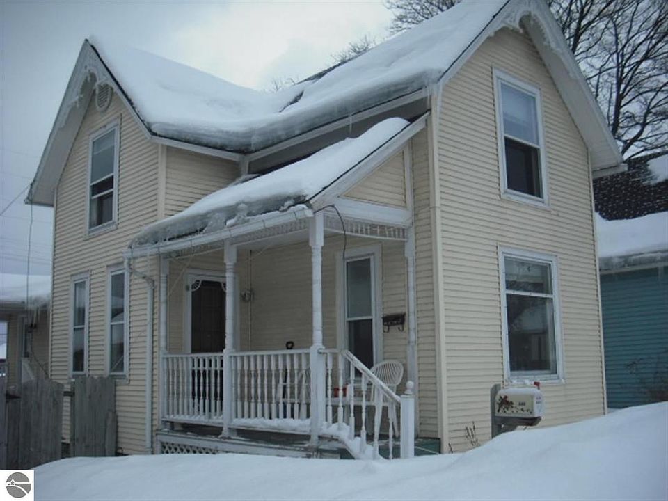1st image of 648 E Eighth St