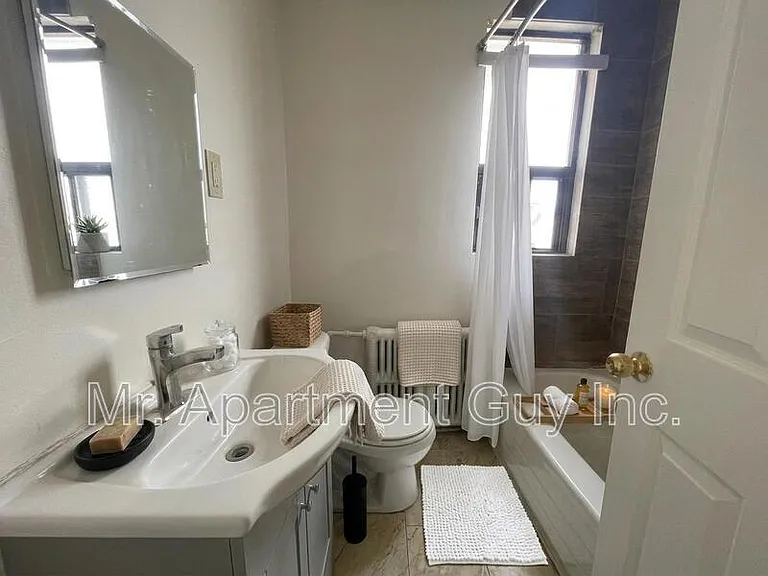 44 Victoria Ave S #201 — Photo 5