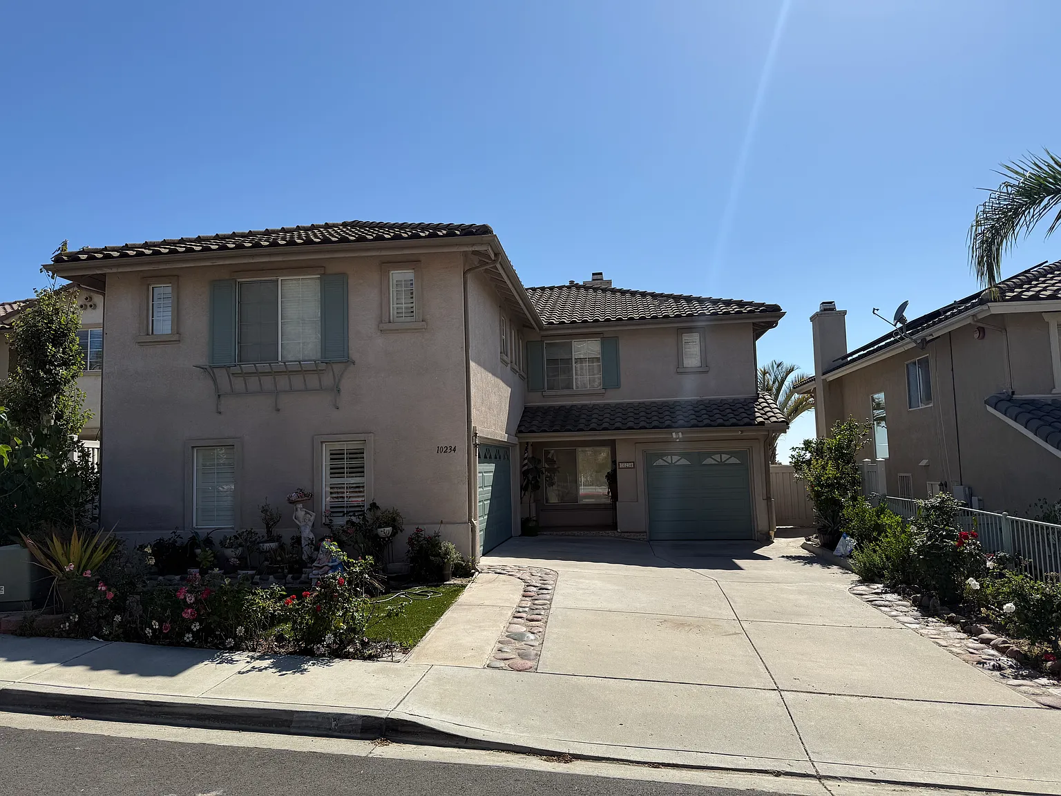 5 bed, 2920 sqft, $5,500 — Photo 2