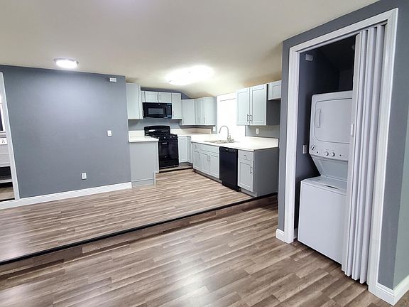 2nd image of 4-445 25th St #4