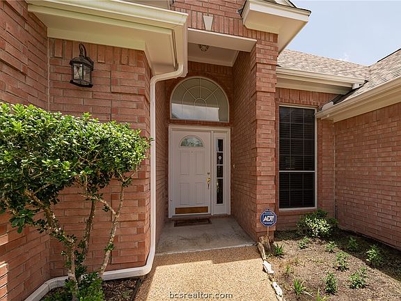 2nd image of 4607 Park Hollow Cir