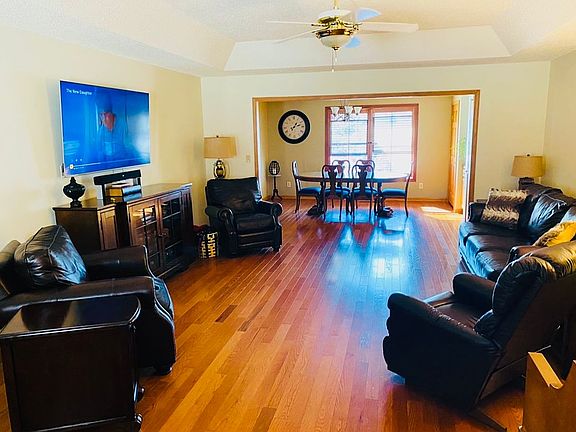 2nd image of 11129 Country Club Cir