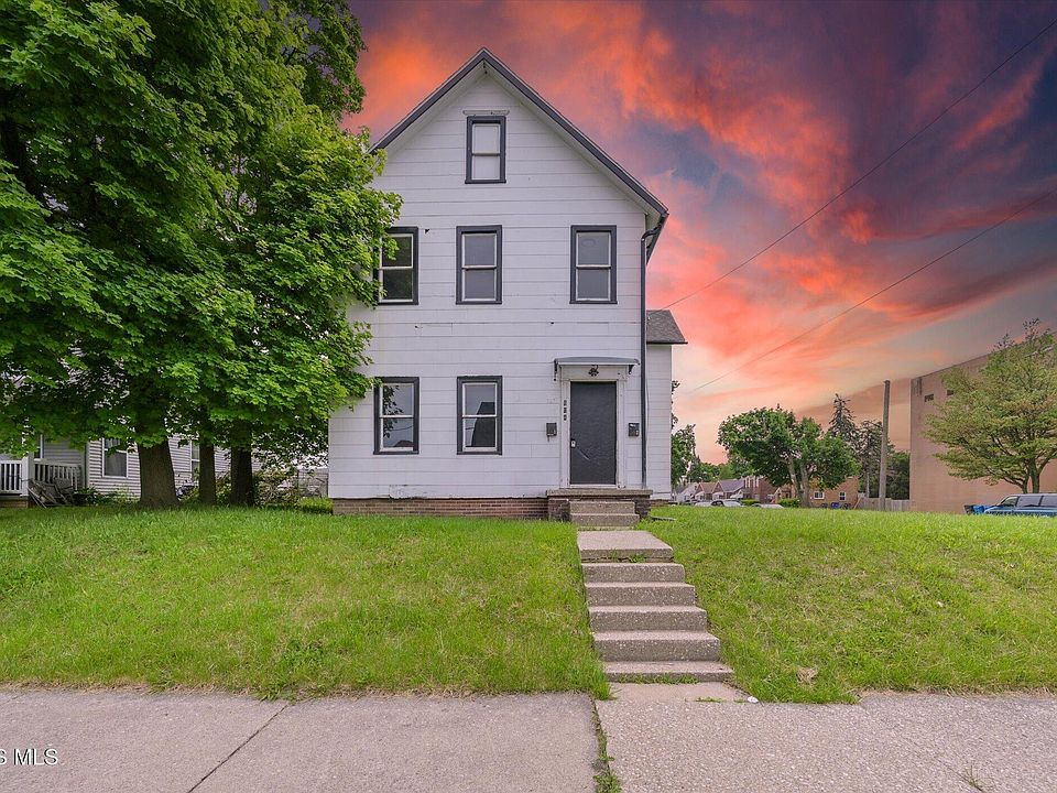 1st image of 804 2nd St
