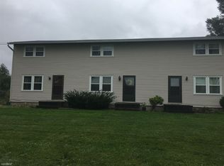 1304 Smith Kramer St NE, Hartville, OH 44632