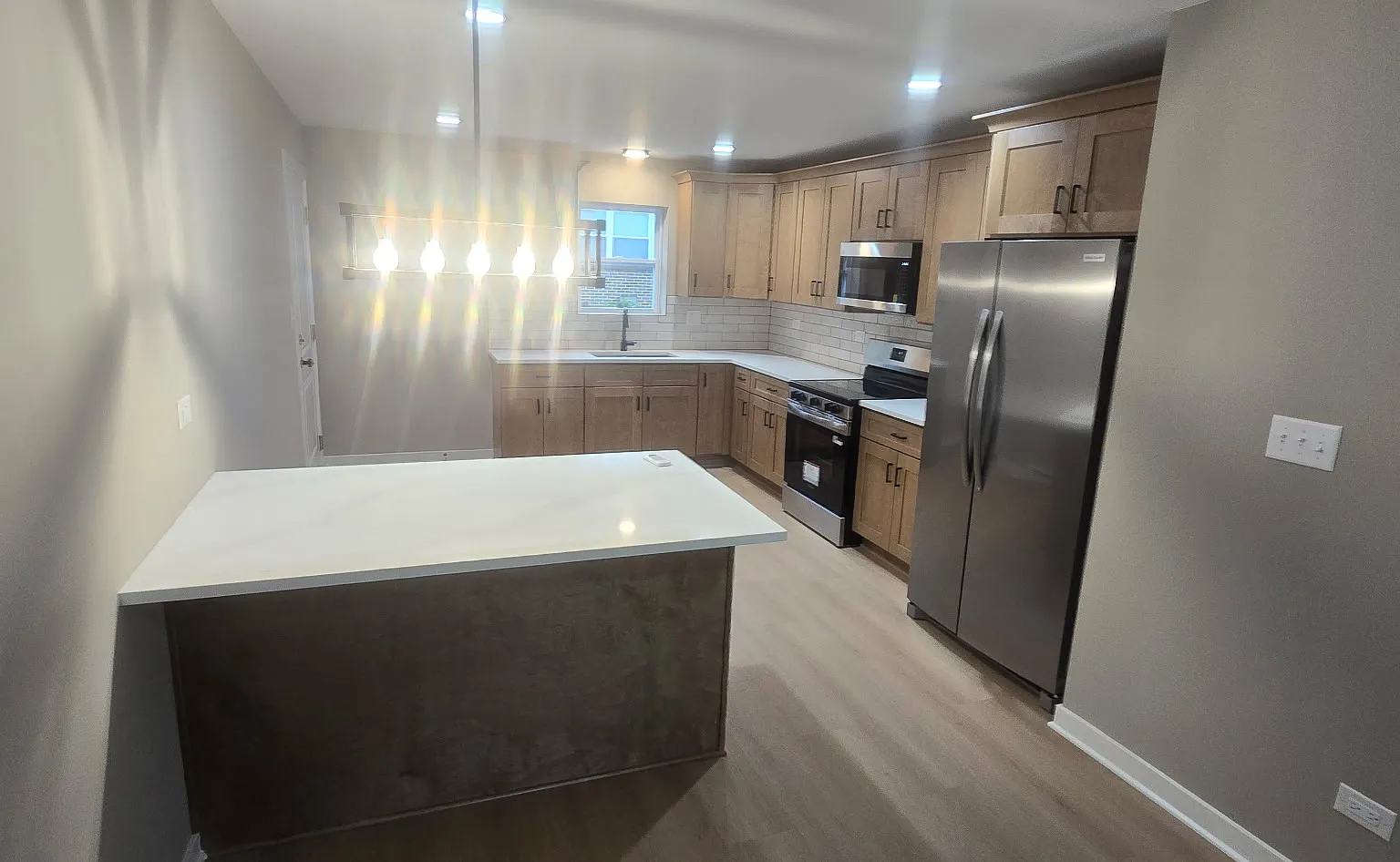 2 bed, 1000 sqft, $1,650 — Photo 1