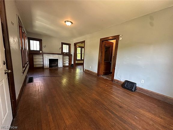 4th image of 1438 Rowland Ave NE