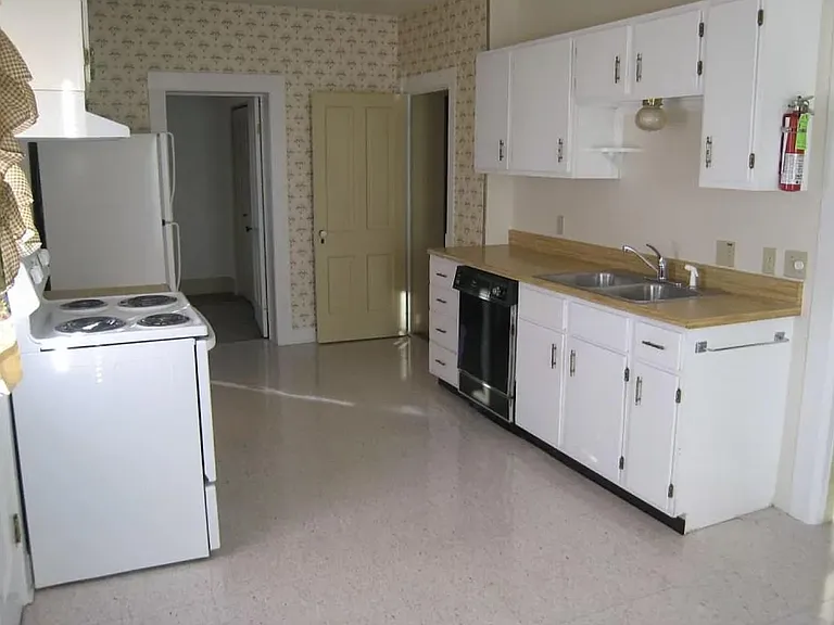 Kitchen with breakfast nook
