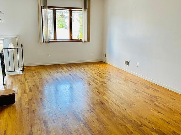 5th image of 10 Clawson St