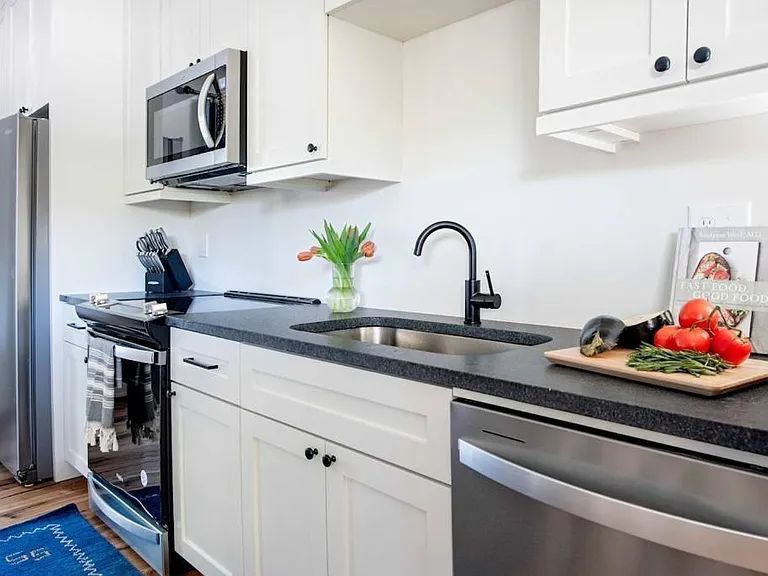 512 Rock Springs Rd NE #CH — Photo 4