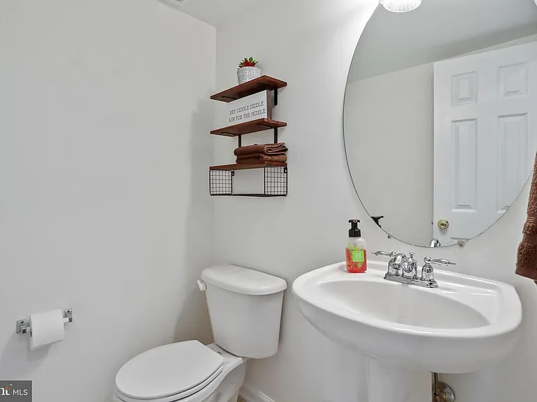 1307 Pendleton Ln — Photo 8