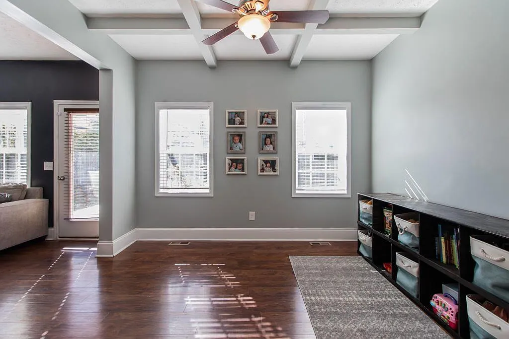 4 bed, 2.5 bath, $2,200 — Photo 3