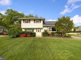 13 E Ferndale Dr, Runnemede, NJ 08078