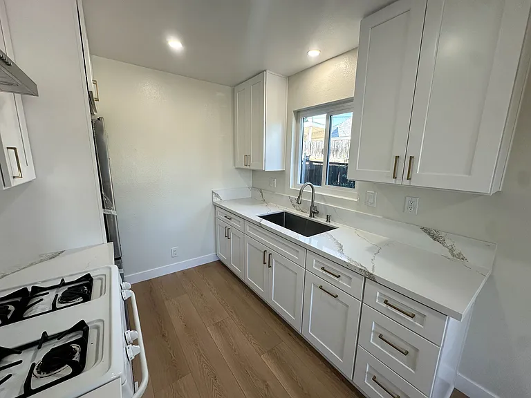 2576 Lime St #2578 — Photo 6