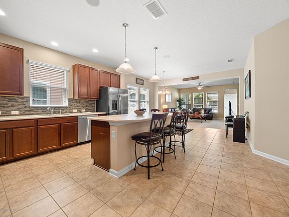 5th image of 87 Forest Edge Dr