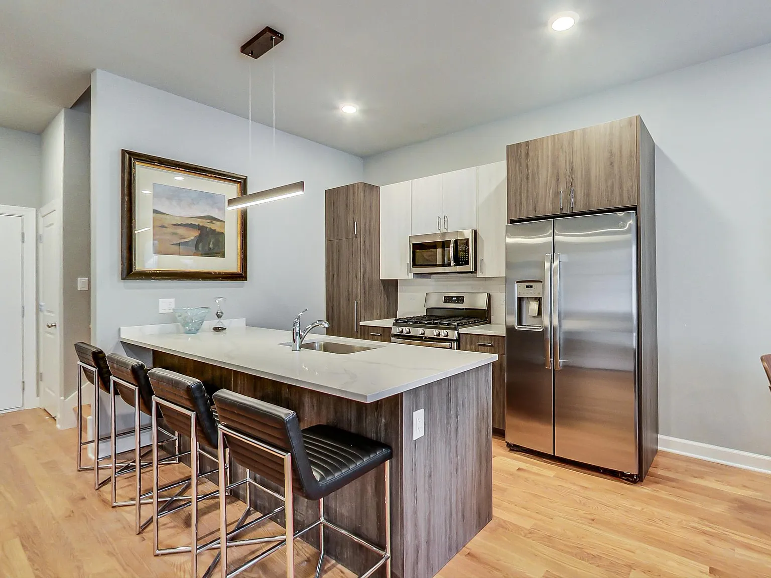 6 bed, 5.0 bath, $4,700 — Photo 2