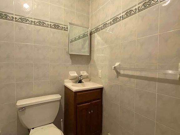 4th image of 687 Park Ave #3C