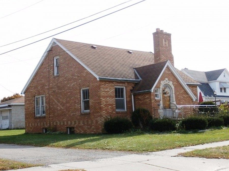 1st image of 106 N Kenosha Ave