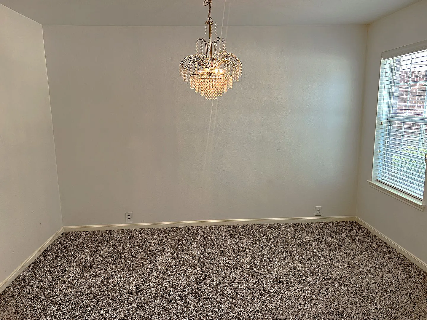 Large Kingwood Home Located on Cul-de-sac — Photo 3